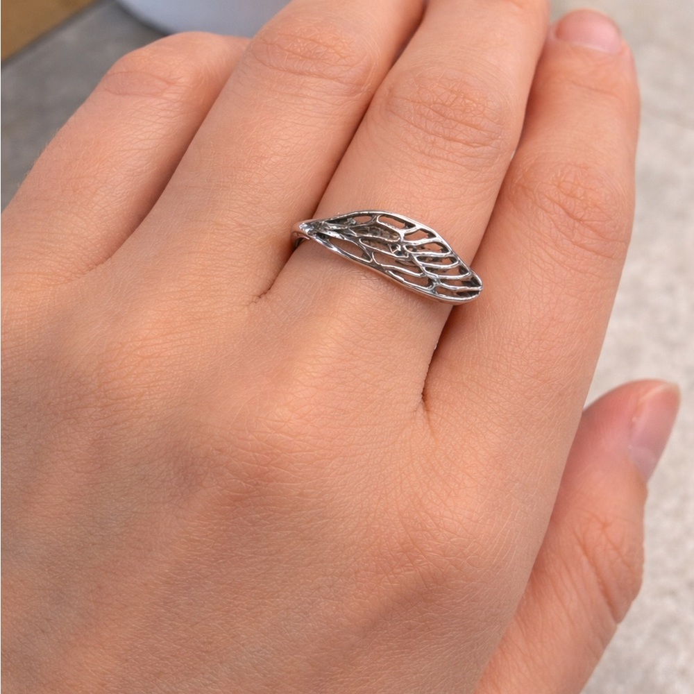 Silver wing ring size 7